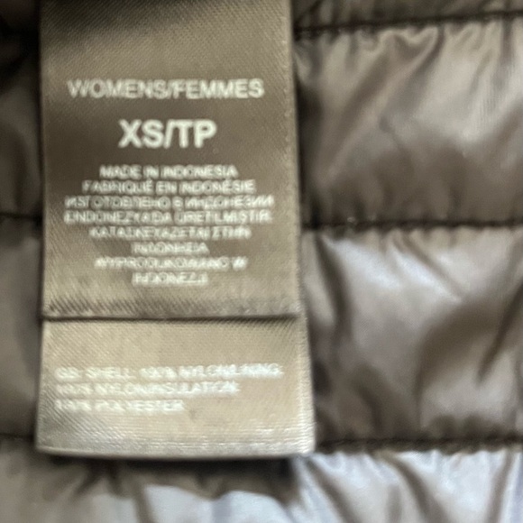 The North Face Women's Quilted Black Vest - Picture 8 of 8